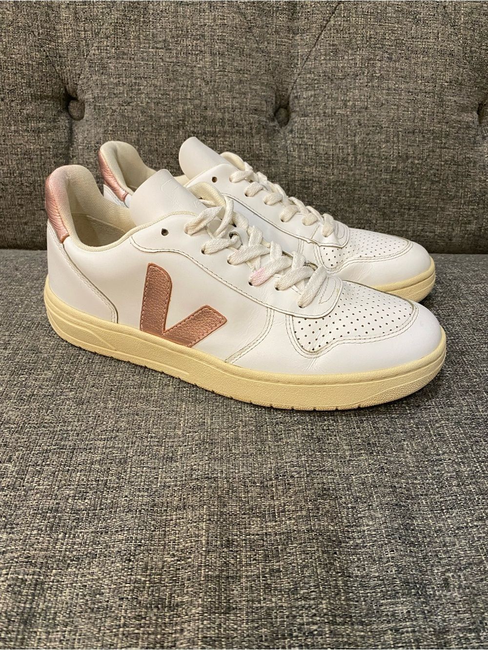 Veja V-10 Sneakers Women’s Size 9